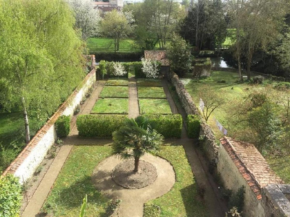 Ferienwohnung Les Jardins De La Seugne Jonzac Exterior foto