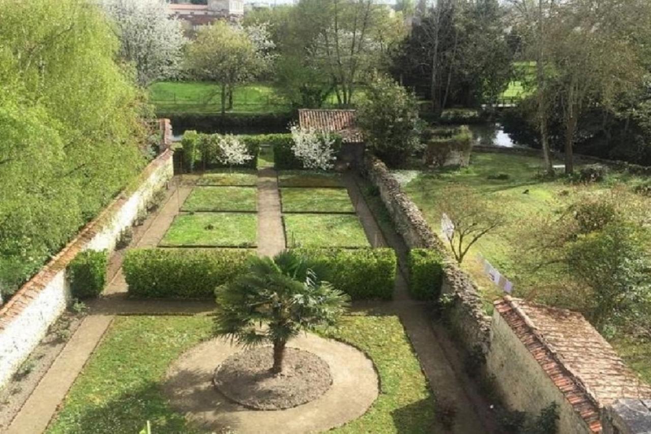 Ferienwohnung Les Jardins De La Seugne Jonzac Exterior foto